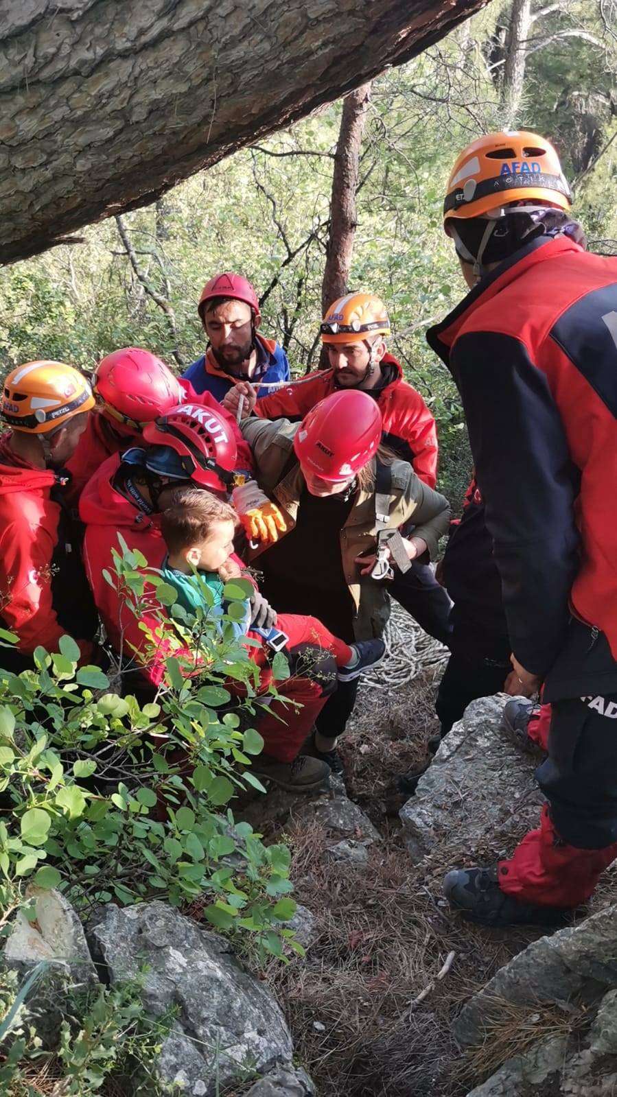 Antalya'daki Teleferik Kazasından Nefes Kesen Görüntüler! Beşik Gibi Sallanan Kabinlerde Metrelerce Yükseklikte Zamanla Yarış 14